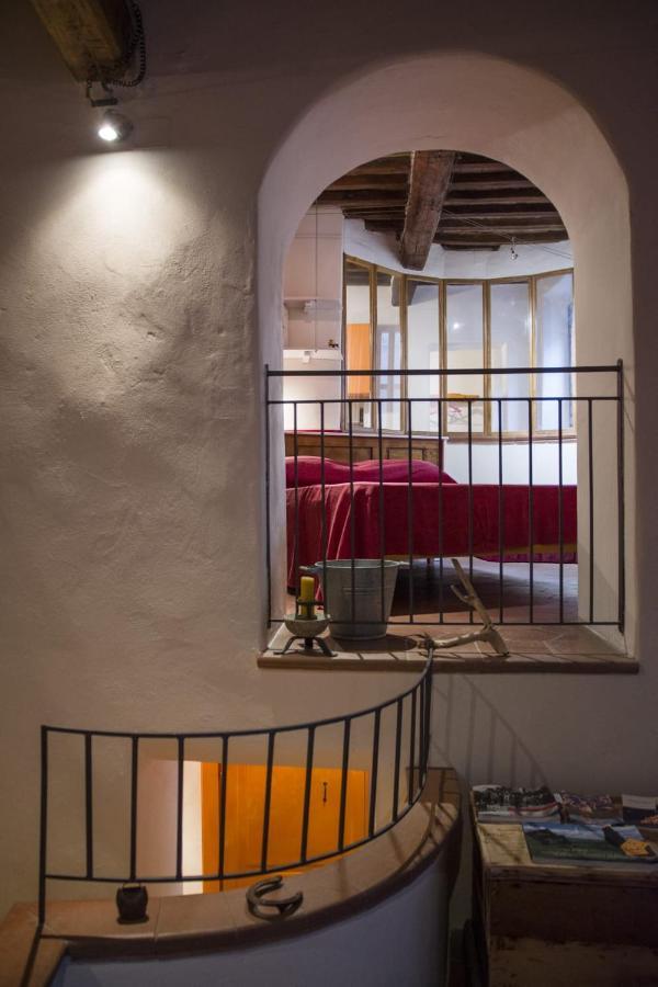 Appartamento Nel Borgo 로카테데리기 외부 사진
