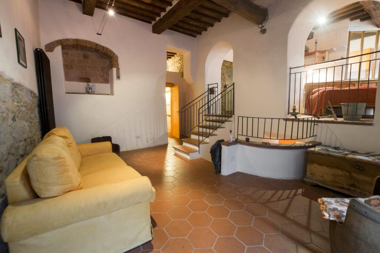 Appartamento Nel Borgo 로카테데리기 외부 사진