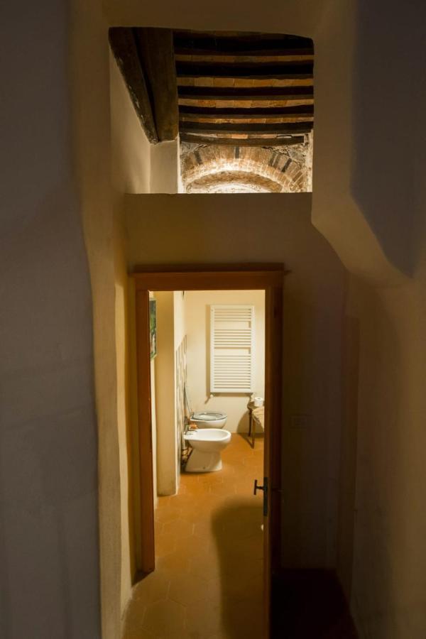 Appartamento Nel Borgo 로카테데리기 외부 사진